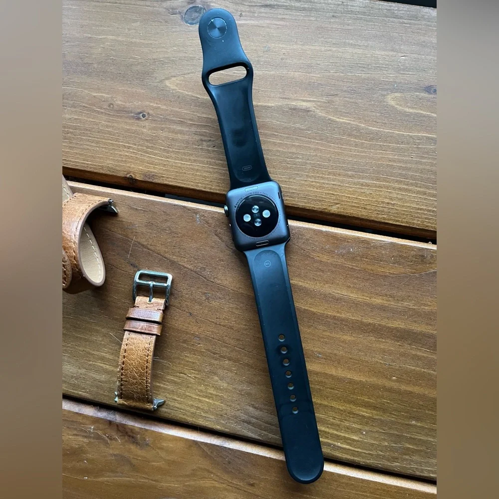 ⌚️Apple Watch Series 2 + extra band + charging cable ⌚️